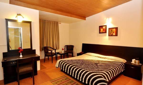 Hotel Suman Paradise Nainital Szoba fotó