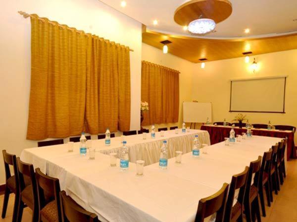 Hotel Suman Paradise Nainital Kültér fotó